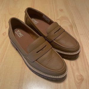Size 7.5 Cara Tan Leather Loafer